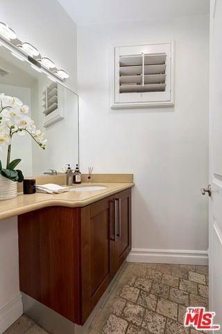 841 Westmount Drive 116, West Hollywood, CA 90069
