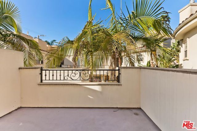 841 Westmount Drive 116, West Hollywood, CA 90069