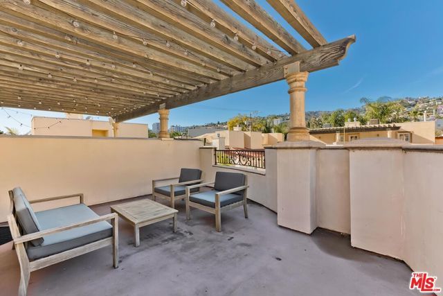 841 Westmount Drive 116, West Hollywood, CA 90069