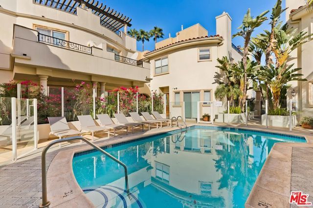 841 Westmount Drive 116, West Hollywood, CA 90069