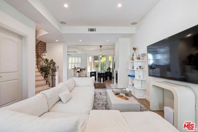 841 Westmount Drive 116, West Hollywood, CA 90069