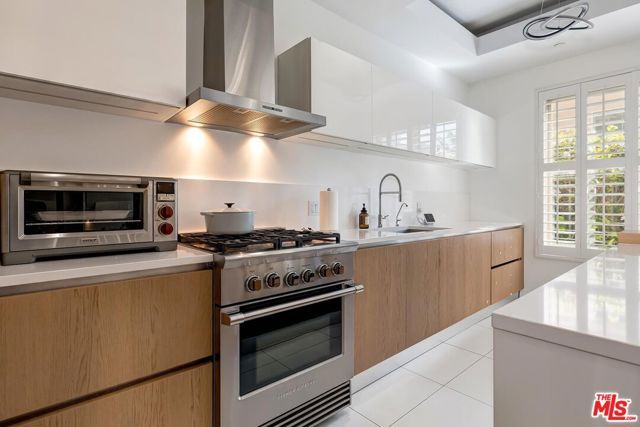 841 Westmount Drive 116, West Hollywood, CA 90069