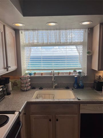 1239 Hillsboro Mile 608, Hillsboro Beach, FL 33062