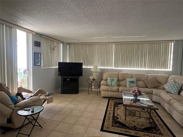 1239 Hillsboro Mile 608, Hillsboro Beach, FL 33062