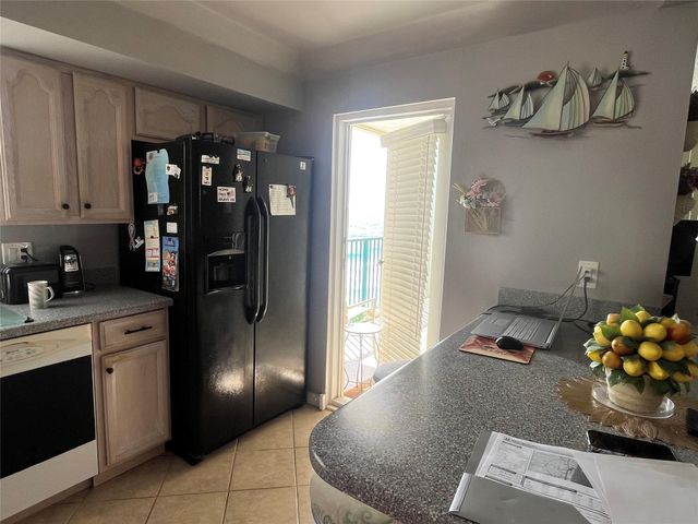 1239 Hillsboro Mile 608, Hillsboro Beach, FL 33062