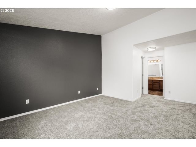 553 S 48TH Pl, Springfield, OR 97478