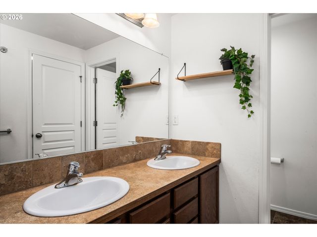 553 S 48TH Pl, Springfield, OR 97478