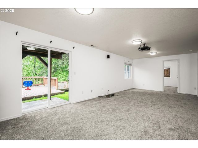 553 S 48TH Pl, Springfield, OR 97478