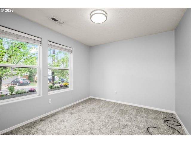 553 S 48TH Pl, Springfield, OR 97478