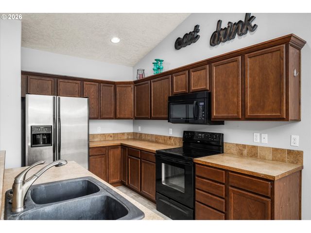 553 S 48TH Pl, Springfield, OR 97478