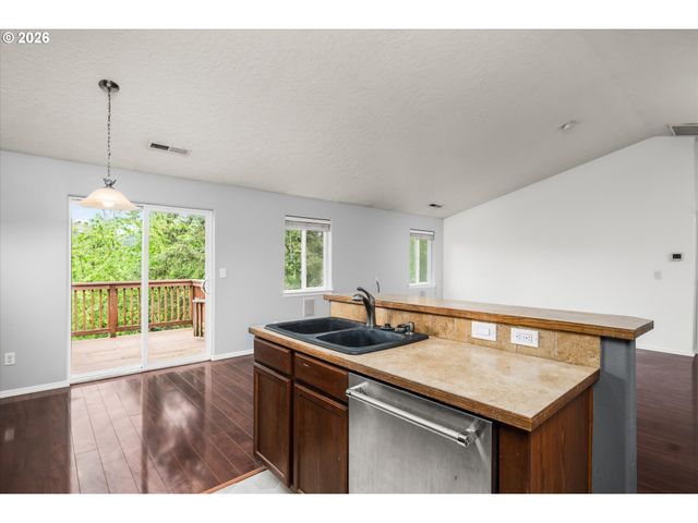 553 S 48TH Pl, Springfield, OR 97478