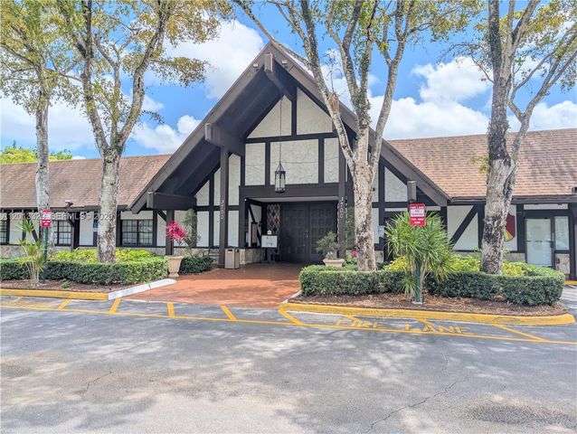 3740 Inverrary Dr 2B, Lauderhill, FL 33319