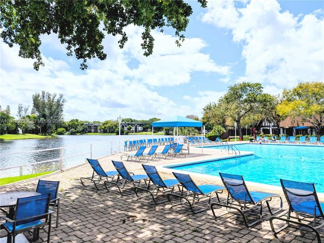 3740 Inverrary Dr 2B, Lauderhill, FL 33319