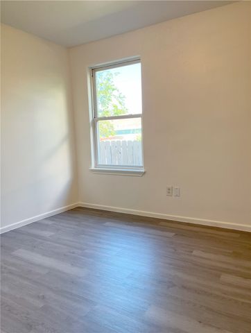 1802 16th St B, Corpus Christi, TX 78404
