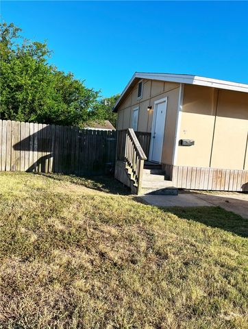 1802 16th St B, Corpus Christi, TX 78404