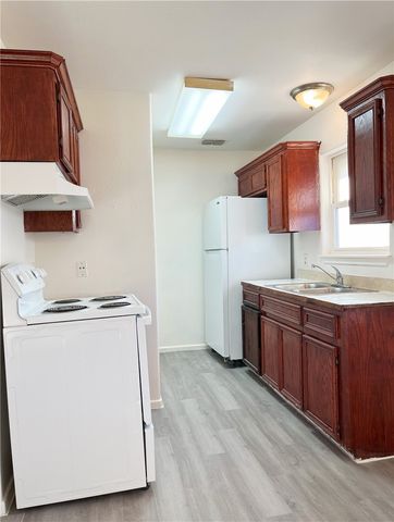 1802 16th St B, Corpus Christi, TX 78404