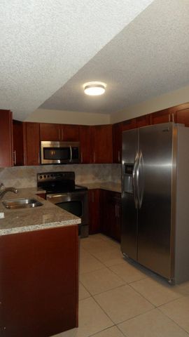 351 Palm Way W 201, Pembroke Pines, FL 33025