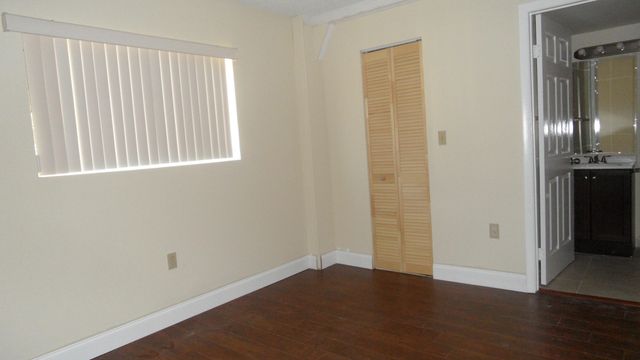 351 Palm Way W 201, Pembroke Pines, FL 33025