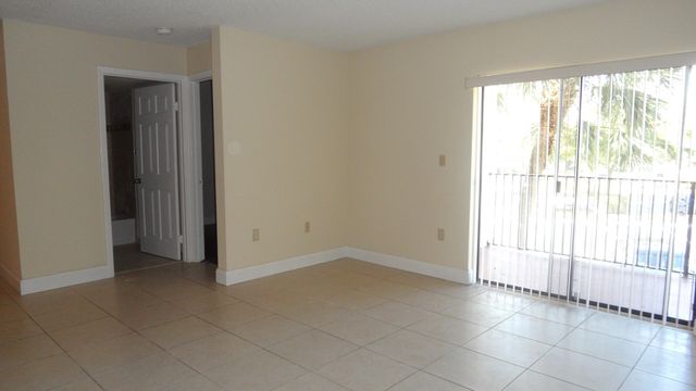 351 Palm Way W 201, Pembroke Pines, FL 33025