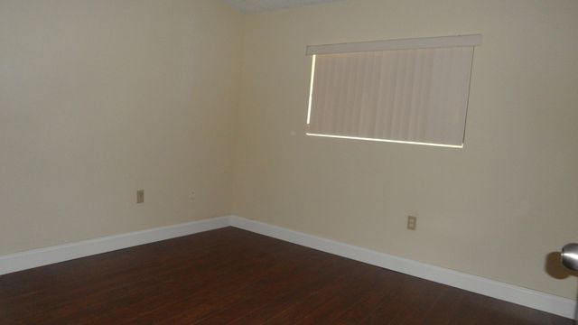 351 Palm Way W 201, Pembroke Pines, FL 33025