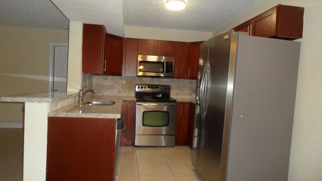 351 Palm Way W 201, Pembroke Pines, FL 33025