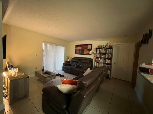 351 Palm Way W 201, Pembroke Pines, FL 33025