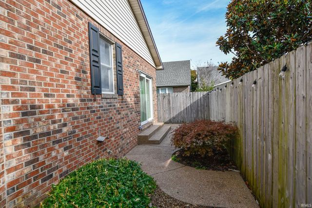 210 Shane Court, Evansville, IN 47715