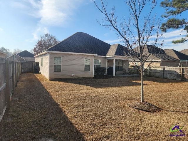 305 Loneoak Trail, Kathleen, GA 31047