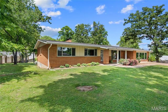 2105 Jackson Road, Poplar Bluff, MO 63901