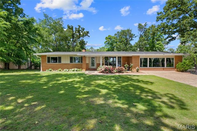2105 Jackson Road, Poplar Bluff, MO 63901