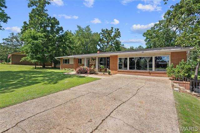 2105 Jackson Road, Poplar Bluff, MO 63901