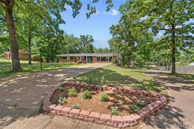 2105 Jackson Road, Poplar Bluff, MO 63901