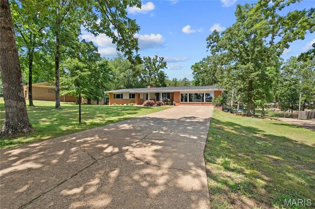 2105 Jackson Road, Poplar Bluff, MO 63901
