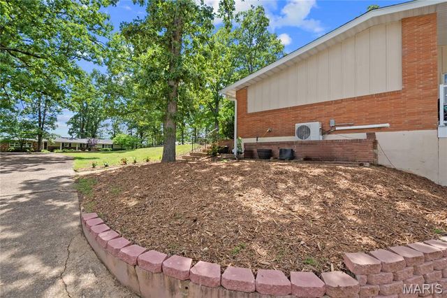 2105 Jackson Road, Poplar Bluff, MO 63901