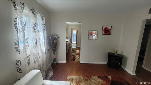 606 E Milton Avenue, Hazel Park, MI 48030