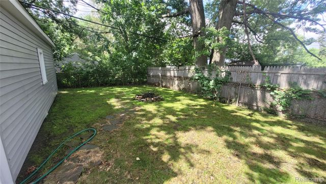 606 E Milton Avenue, Hazel Park, MI 48030