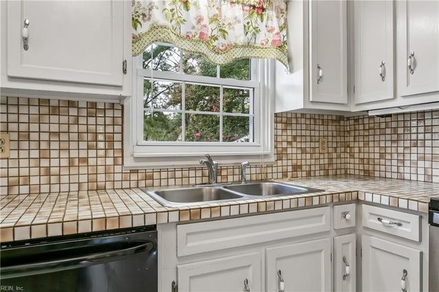 148 Lawson DR, Yorktown, VA 23693