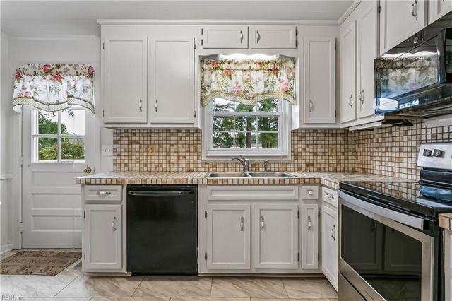 148 Lawson DR, Yorktown, VA 23693