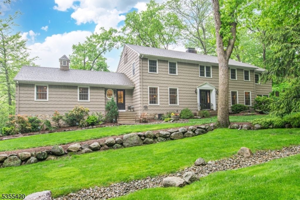 59 Green Hill Rd, Kinnelon Boro, NJ 07405