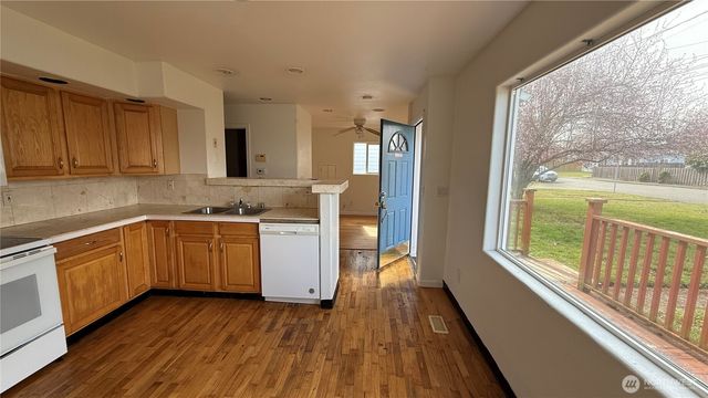 1031 S Oxford Street, Tacoma, WA 98465