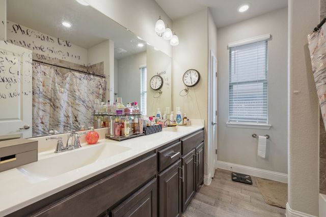 422 Milligan Drive, Midlothian, TX 76065