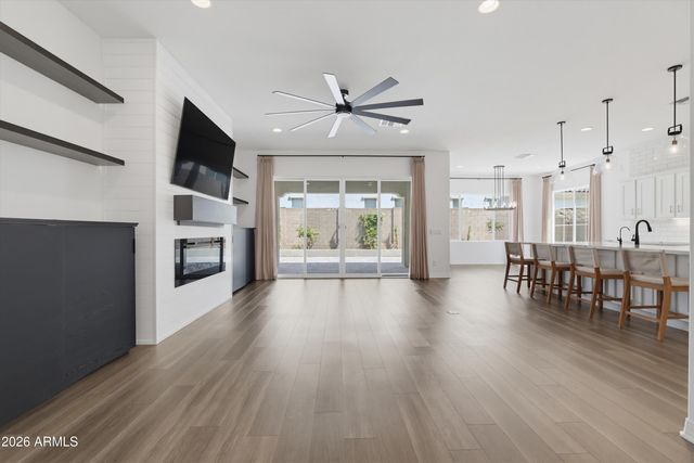 2024 W ANDALUSIAN Trail W, Phoenix, AZ 85085
