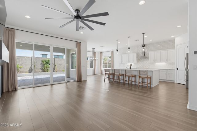 2024 W ANDALUSIAN Trail W, Phoenix, AZ 85085