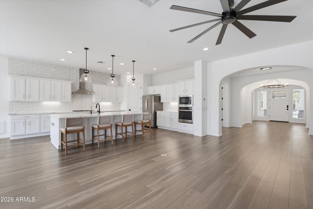 2024 W ANDALUSIAN Trail W, Phoenix, AZ 85085