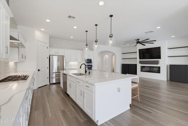 2024 W ANDALUSIAN Trail W, Phoenix, AZ 85085