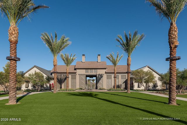 2024 W ANDALUSIAN Trail W, Phoenix, AZ 85085