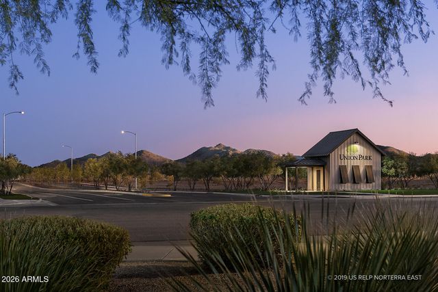 2024 W ANDALUSIAN Trail W, Phoenix, AZ 85085