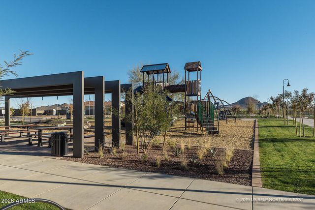2024 W ANDALUSIAN Trail W, Phoenix, AZ 85085