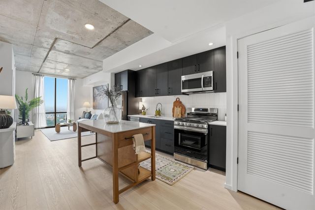 5501 La Branch Street 2307, Houston, TX 77004