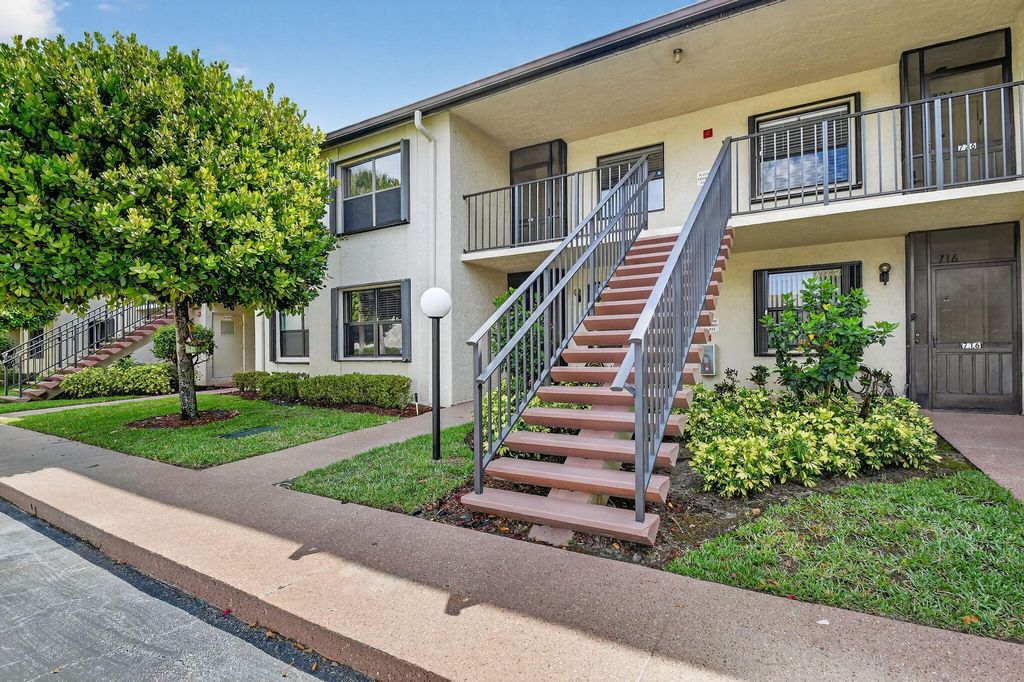 7855 Willow Spring Drive 725, Lake Worth, FL 33467